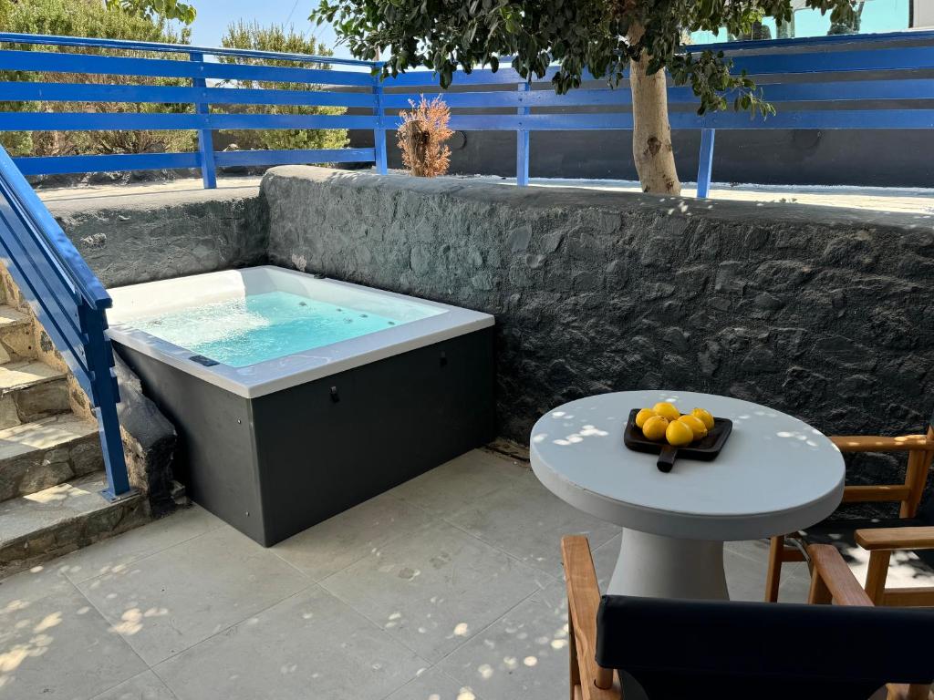 
Earth Suite with Outdoor Hot Tub - Spa
