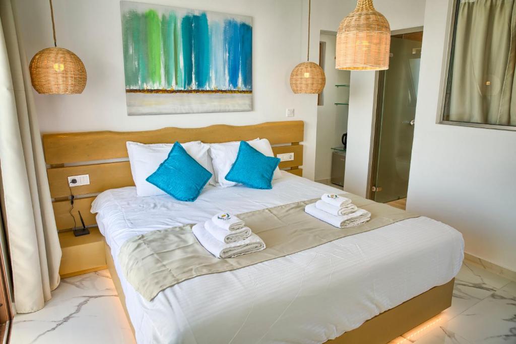 Postel nebo postele na pokoji v ubytování Alia Suites and Spa