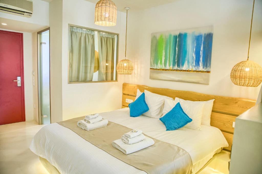 Postel nebo postele na pokoji v ubytování Alia Suites and Spa