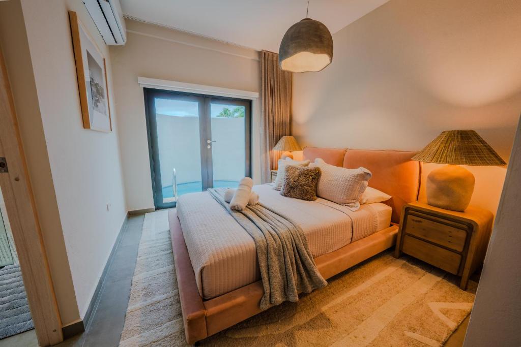 Postel nebo postele na pokoji v ubytování Casa Loba Luxe Unit 2 with private pool and garden
