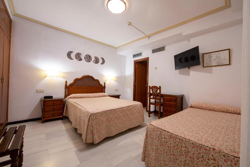 Postel nebo postele na pokoji v ubytování Hotel Los Omeyas