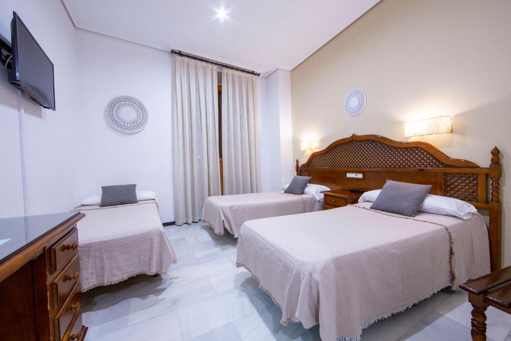 Postel nebo postele na pokoji v ubytování Hotel Los Omeyas