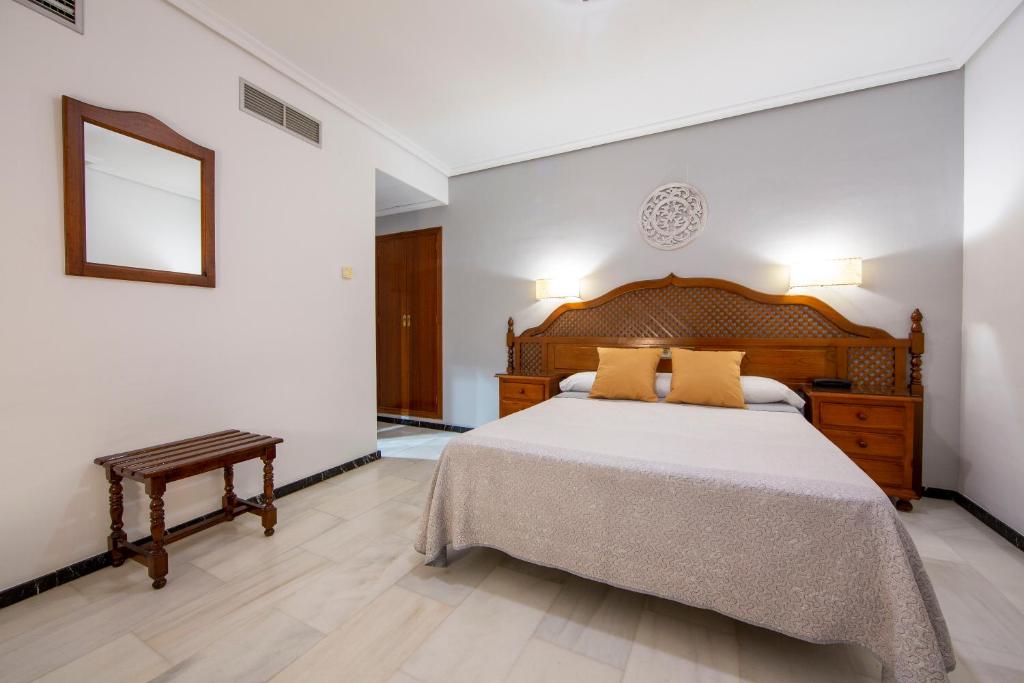 Postel nebo postele na pokoji v ubytování Hotel Los Omeyas