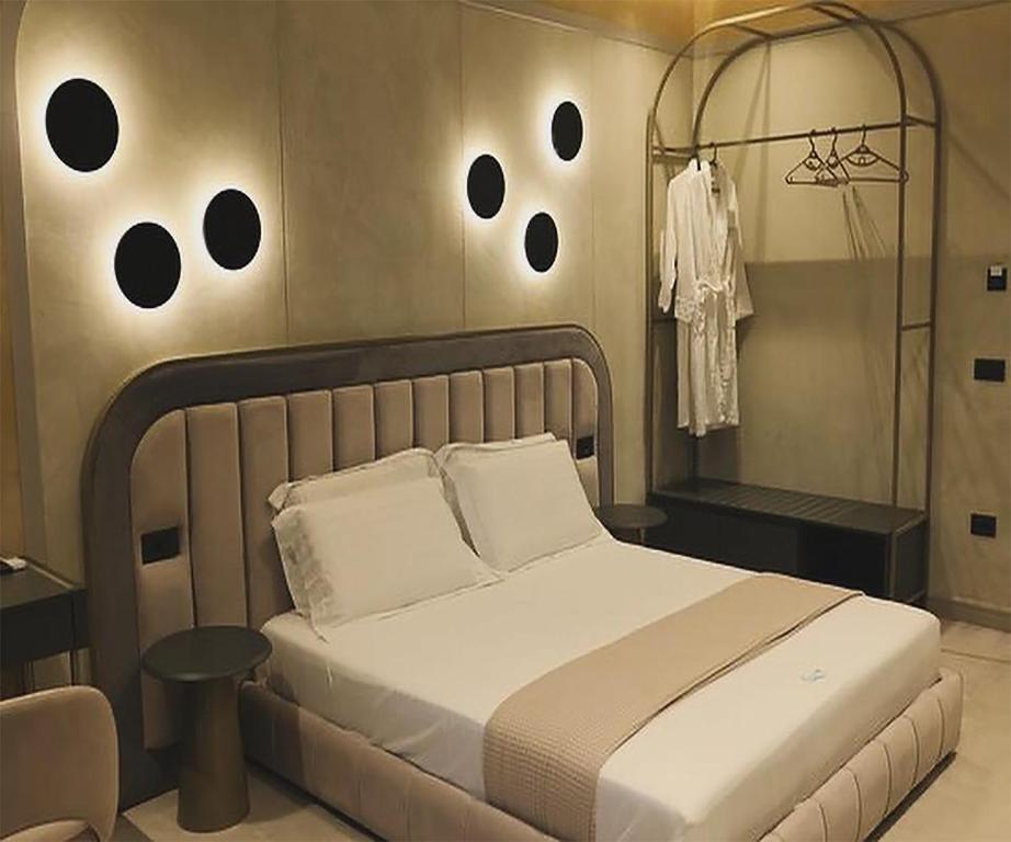 a bedroom with a bed with three eyes on the wall at Comfort Suites in Golem