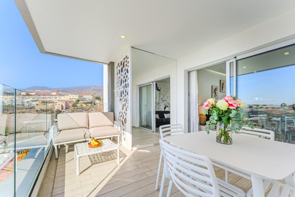Ocean Garden Sunset View - Heated Pool - Lounge Area