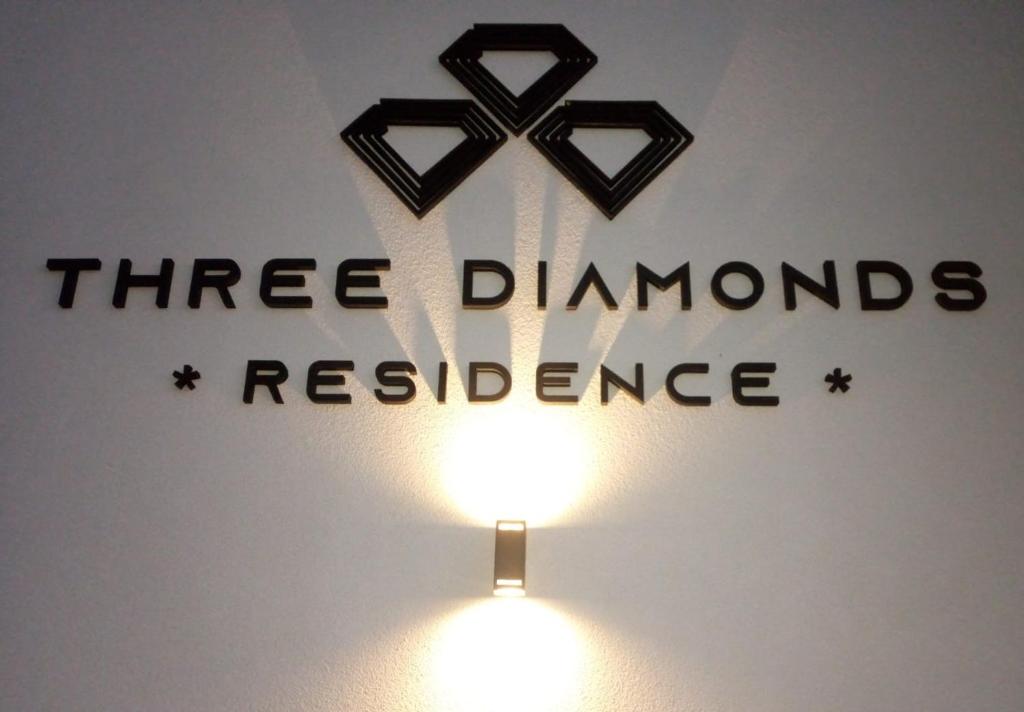 Certifikát, hodnocení, plakát nebo jiný dokument vystavený v ubytování Three Diamonds Residence