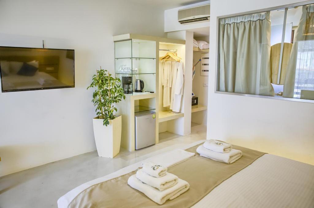 Postel nebo postele na pokoji v ubytování Alia Suites and Spa