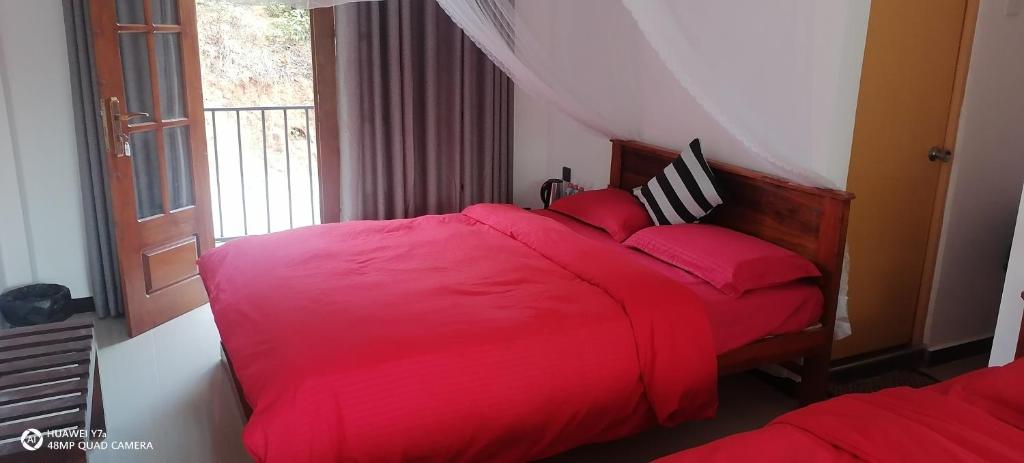Postel nebo postele na pokoji v ubytování Isuru Homestay
