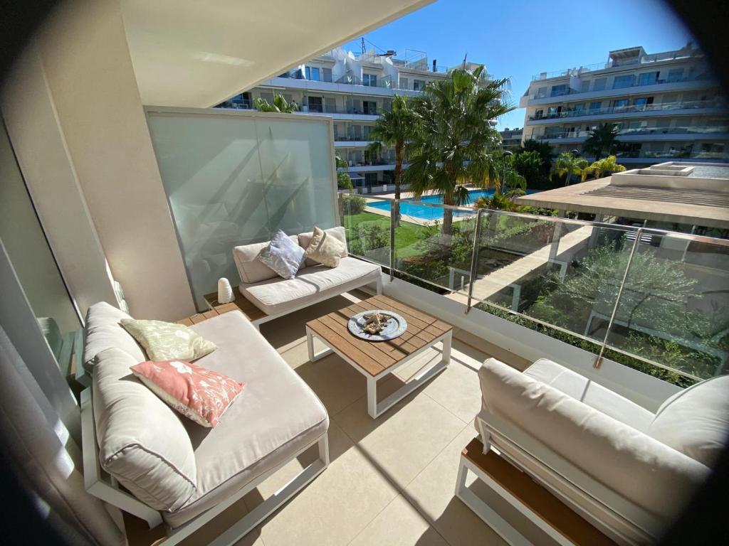 Bazén v ubytovaní Apartamento playa y club náutico a 150m alebo v jeho blízkosti