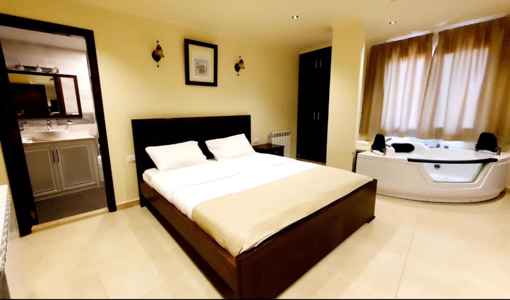 Postel nebo postele na pokoji v ubytování Hotel L'Aiglon