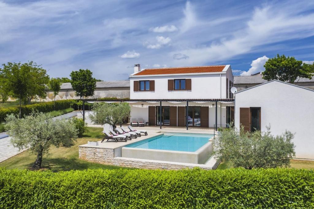 Bazén v ubytování Villa Luna Rossa nebo v jeho okolí