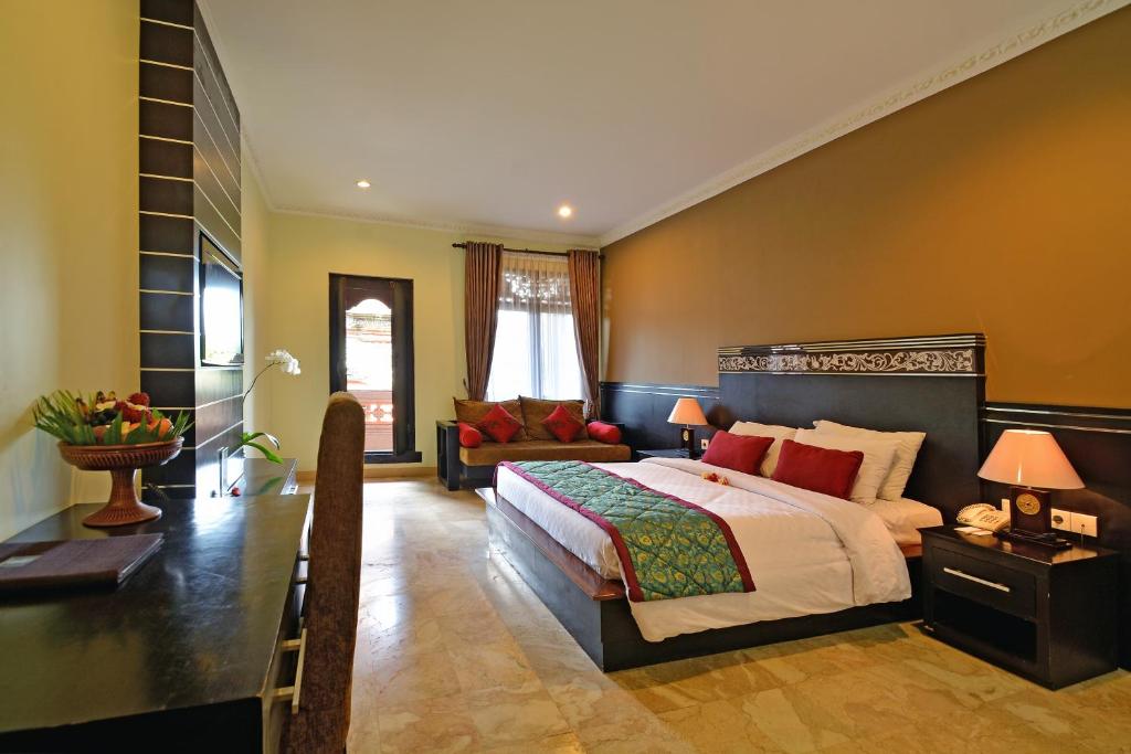Postel nebo postele na pokoji v ubytování Puri Dewa Bharata Hotel & Villas