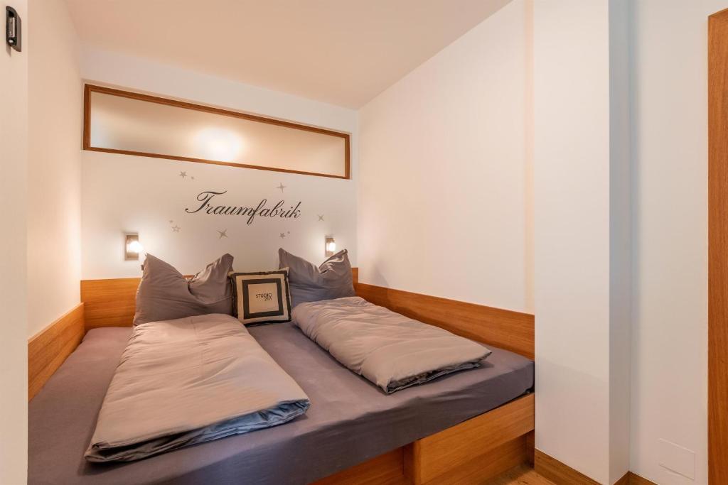 Кровать или кровати в номере Studio 21a