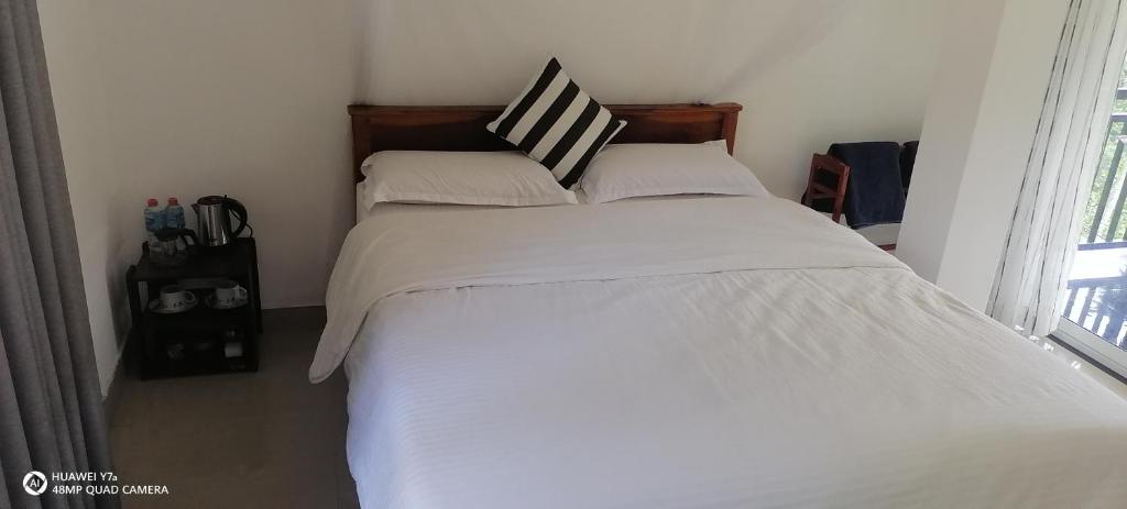 Postel nebo postele na pokoji v ubytování Isuru Homestay