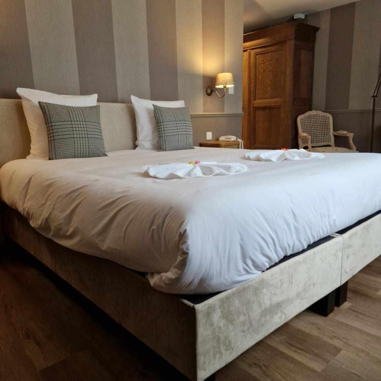 Postel nebo postele na pokoji v ubytování Hôtel Le Cor de Chasse