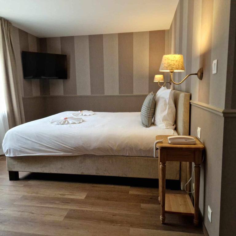 Postel nebo postele na pokoji v ubytování Hôtel Le Cor de Chasse