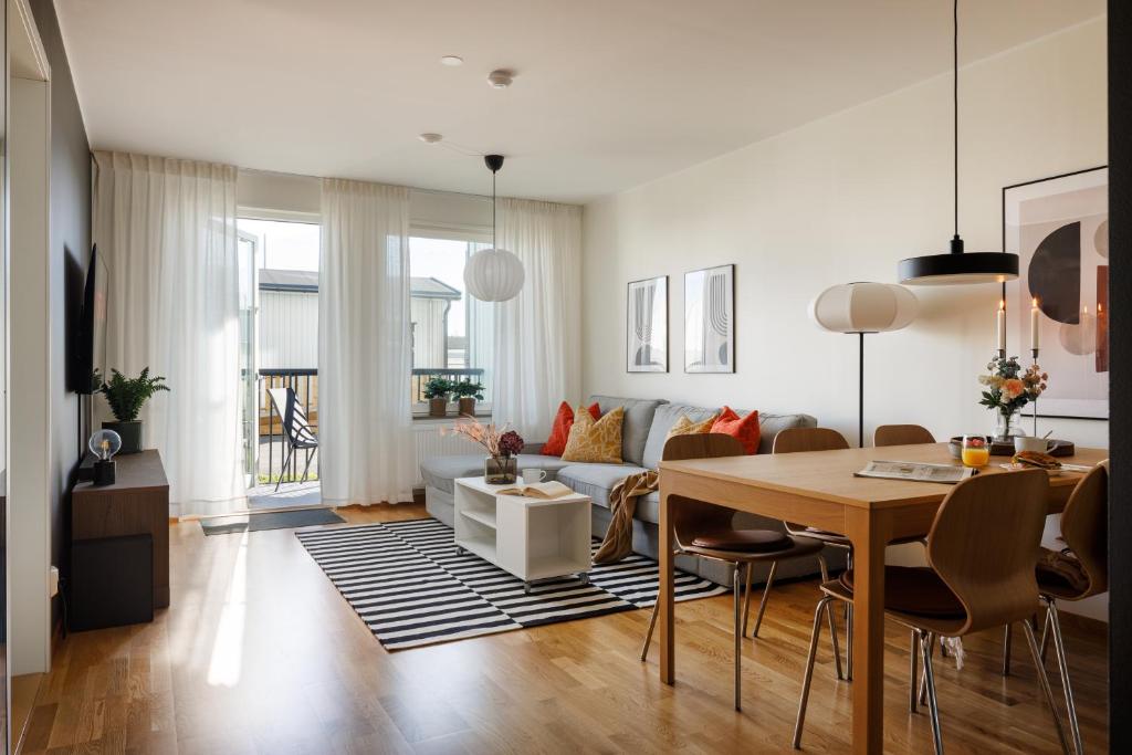 Guestly Homes - 3BR Superior Apartment