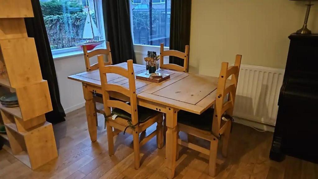 Фотография из галереи Mersea Island Retreat - 4 Bedroom House в городе Колчестер
