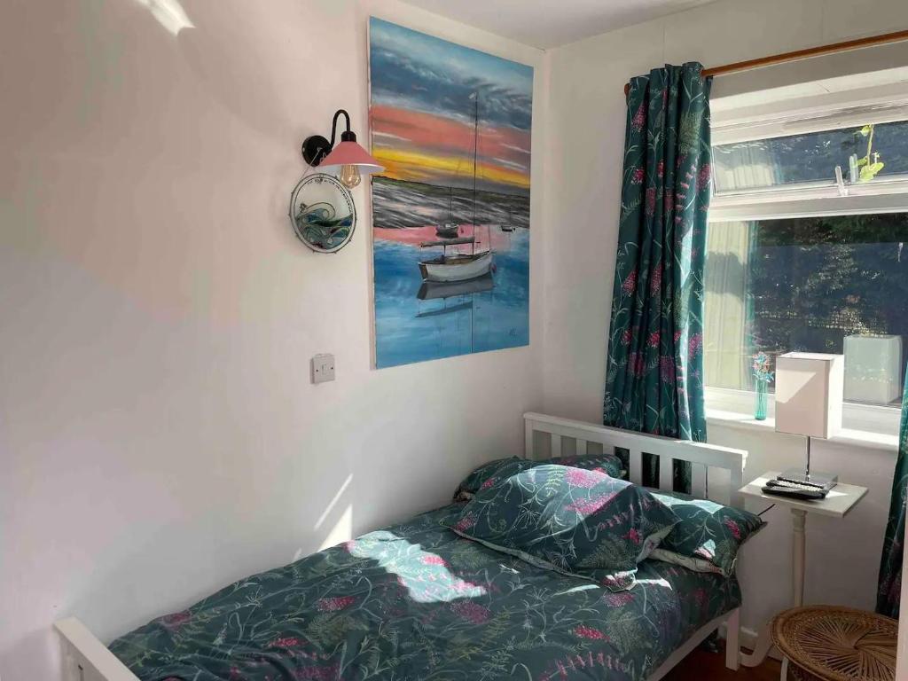 Кровать или кровати в номере Mersea Island Retreat - 4 Bedroom House