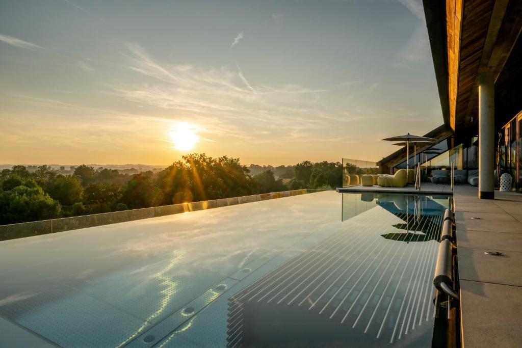 Bazén v ubytování Wellness & Thermal Retreat Das Mühlbach nebo v jeho okolí