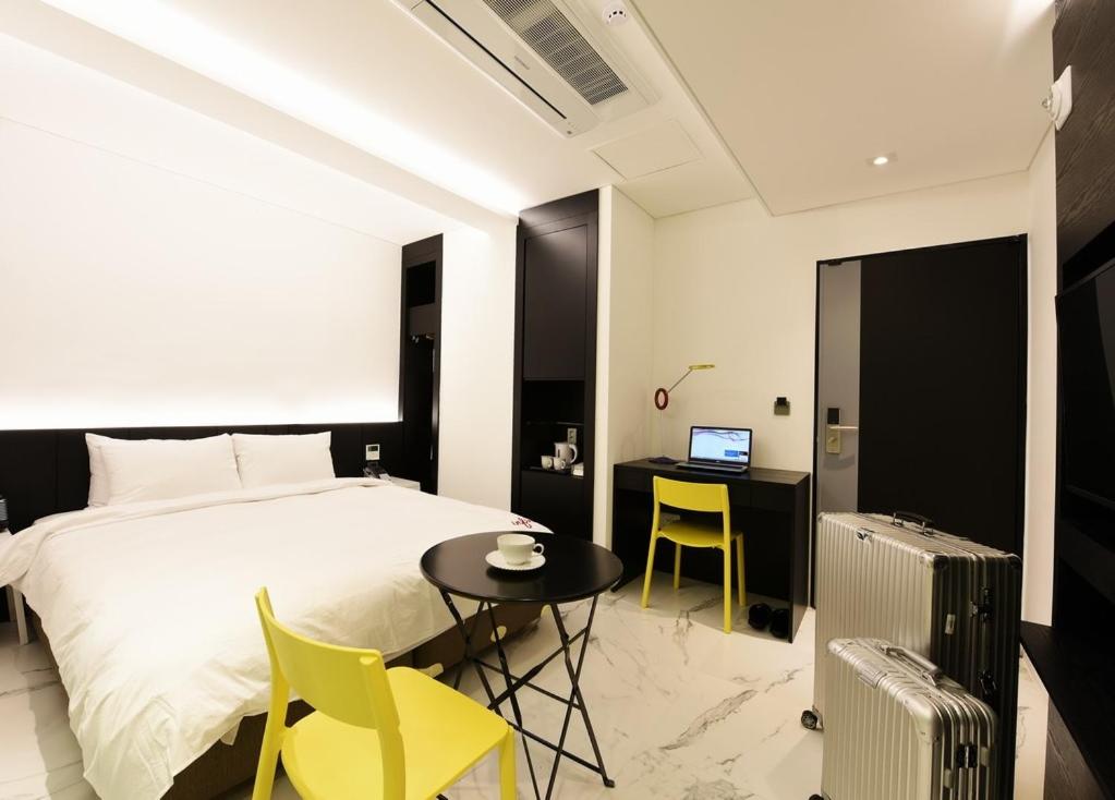 TV a/nebo společenská místnost v ubytování Hotel Infini