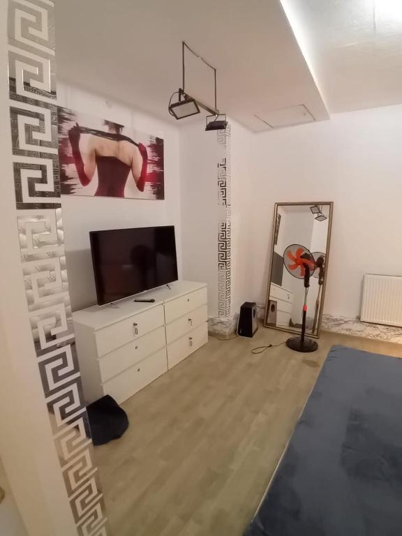 TV a/nebo společenská místnost v ubytování Lust Hostel