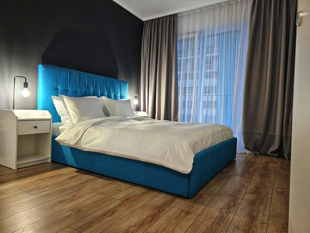 a blue bed with a blue headboard in a bedroom at Rock'n Relax in Braşov