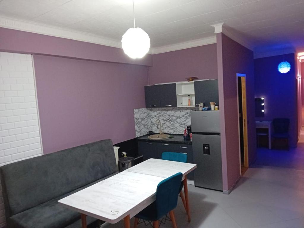 Kuchyň nebo kuchyňský kout v ubytování Lust Hostel