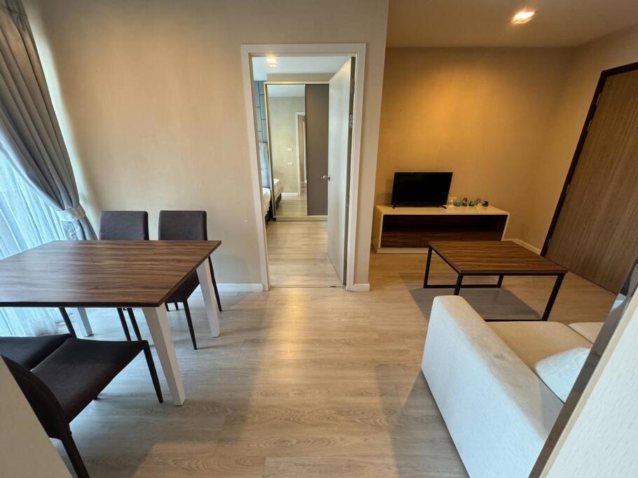 TV a/nebo společenská místnost v ubytování Sukhumvit 40 Two bath two bedroom two balcony