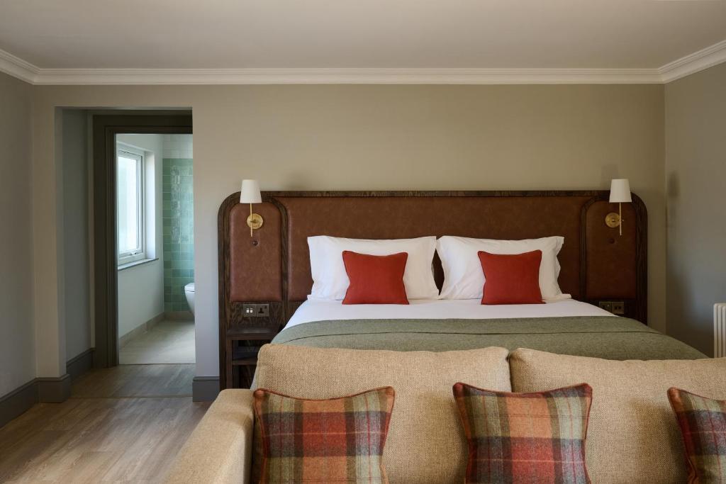 Postel nebo postele na pokoji v ubytování The Leddie Hotel