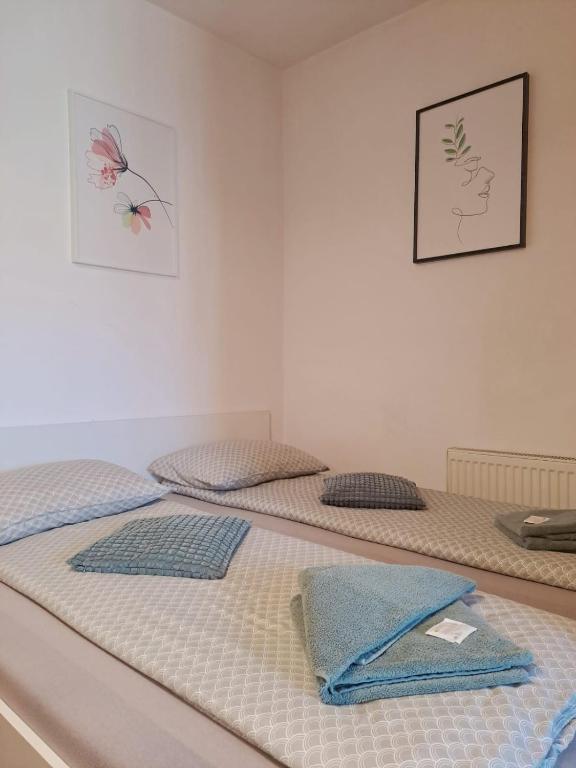 7 Levél Panzió, Ultra Central, Self Check-in, Self-Catering - Triple Chambre