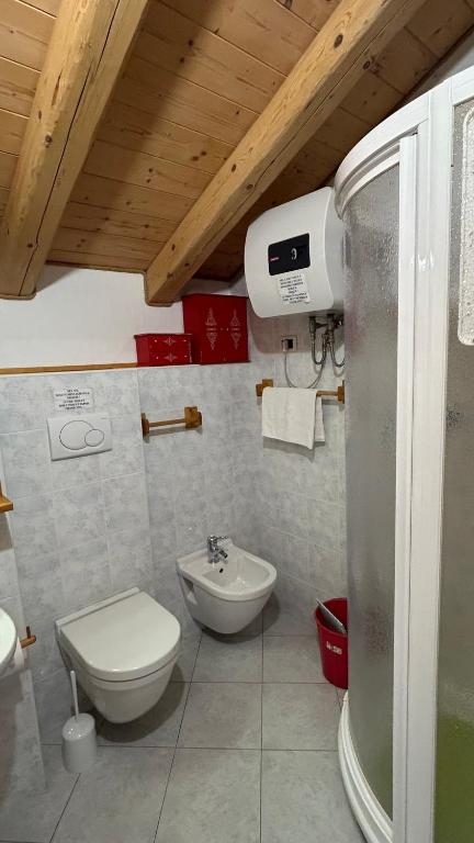 Koupelna v ubytování Chalet Maso Salam