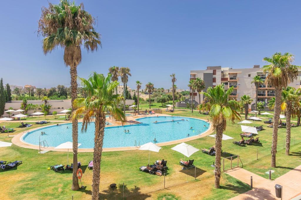 The swimming pool at or close to Apartamentos Moon Dreams Almerimar