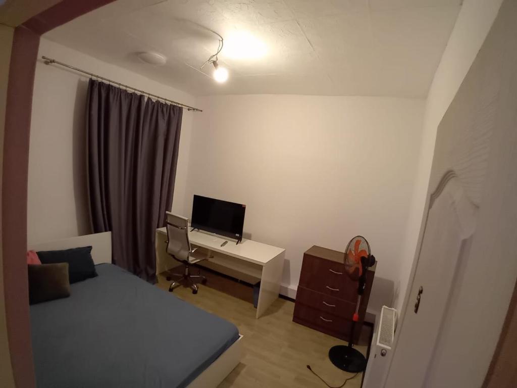 TV a/nebo společenská místnost v ubytování Lust Hostel
