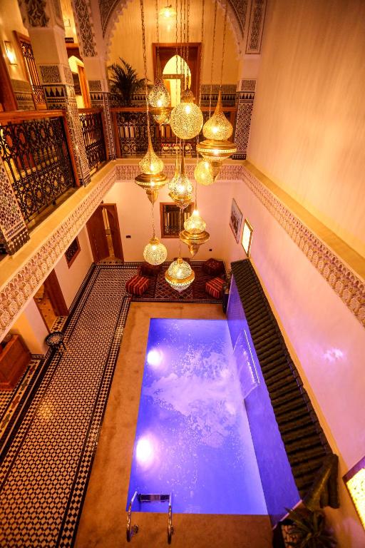 Bazén v ubytování Riad Palais MERYEM nebo v jeho okolí