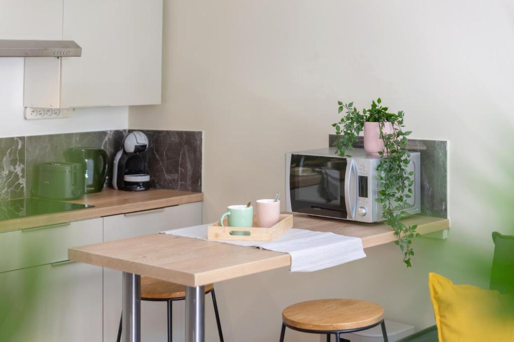 Køkken eller tekøkken på Escapade au port, Studio rénové, climatisé