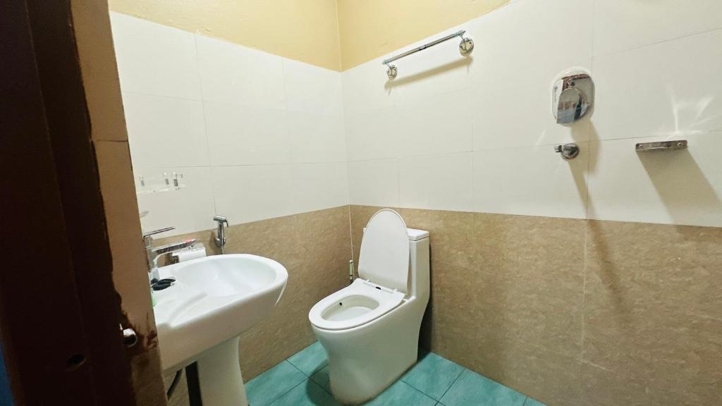 Chitwan Comforts Apt 2的一间浴室