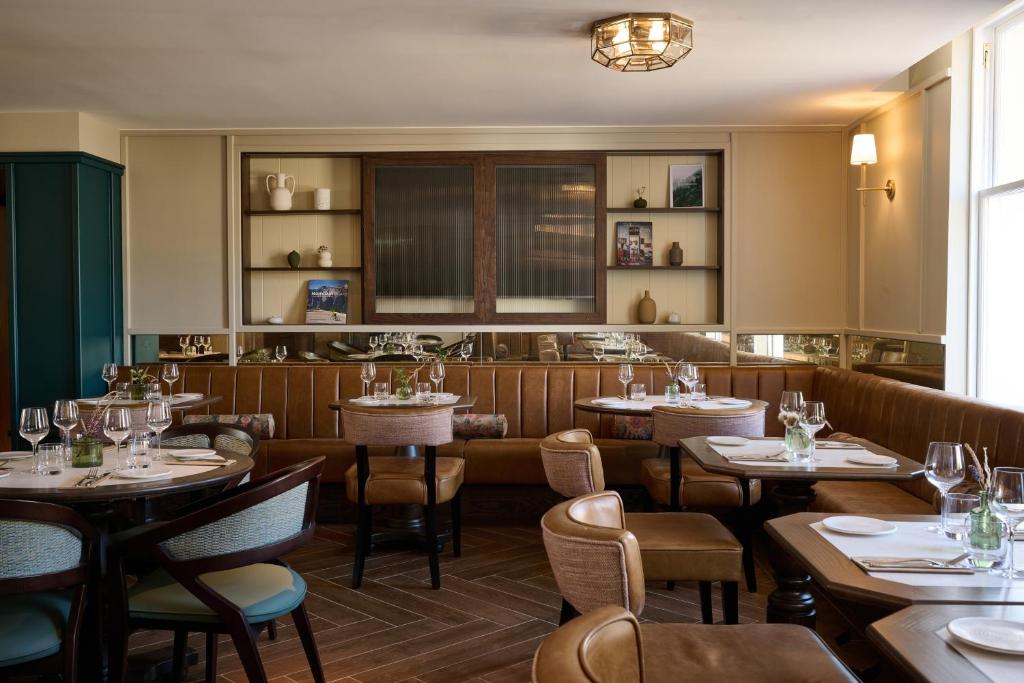 Restaurace v ubytování The Leddie Hotel