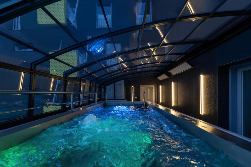 Bazén v ubytovaní Villa Buki Pokoje & SPA alebo v jeho blízkosti