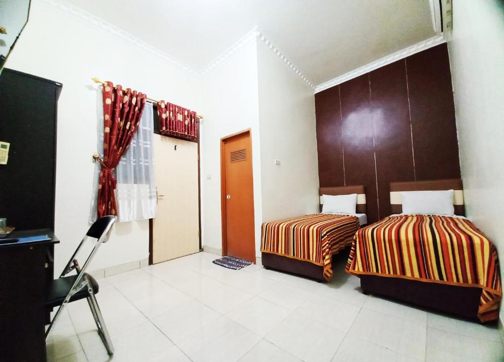 Postel nebo postele na pokoji v ubytování Guest House Syariah GS Sakinah, Kota Metro