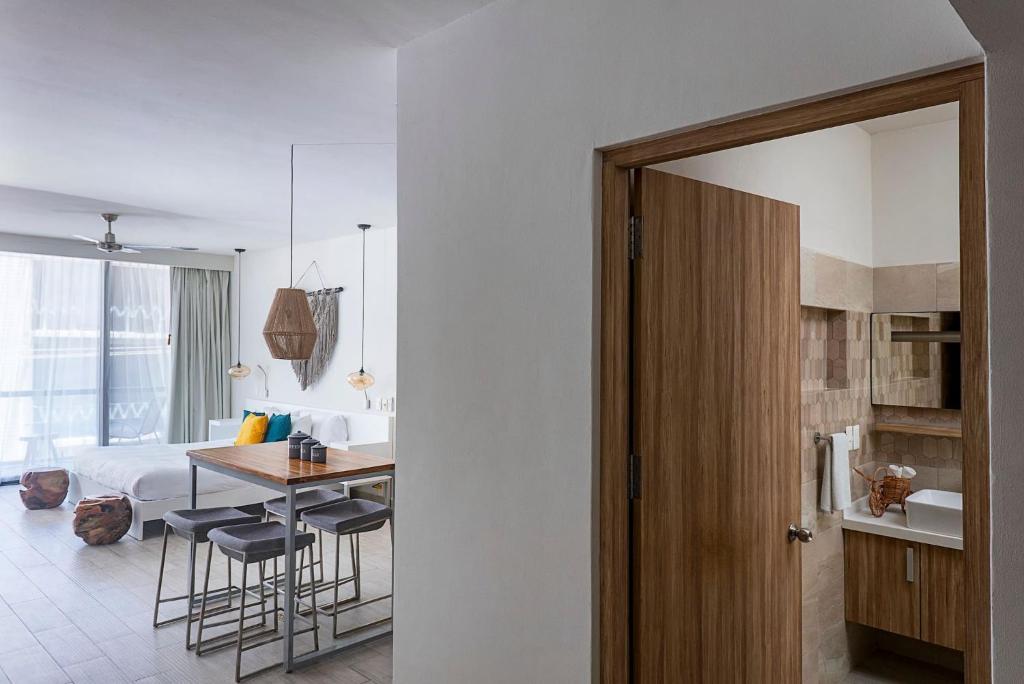 Kuchyň nebo kuchyňský kout v ubytování Opal Suites Apartments