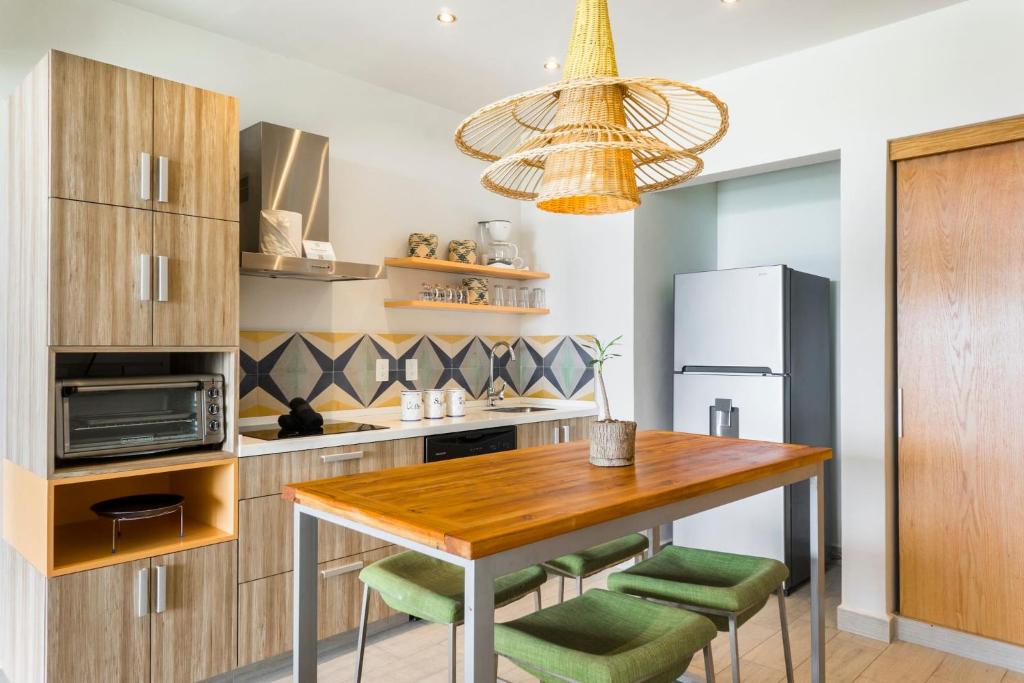 Kuchyň nebo kuchyňský kout v ubytování Opal Suites Apartments