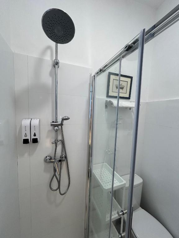 Kúpeľňa v ubytovaní Acogedor apt 8pax 4Bdr 2Bth- CozyHomeSevilla2
