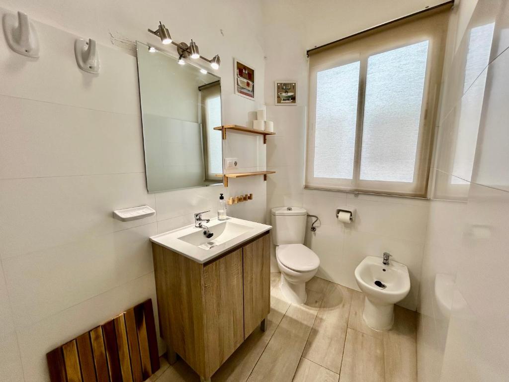 Kúpeľňa v ubytovaní Acogedor apt 8pax 4Bdr 2Bth- CozyHomeSevilla2