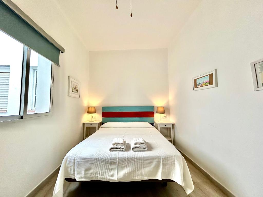 Posteľ alebo postele v izbe v ubytovaní Acogedor apt 8pax 4Bdr 2Bth- CozyHomeSevilla2