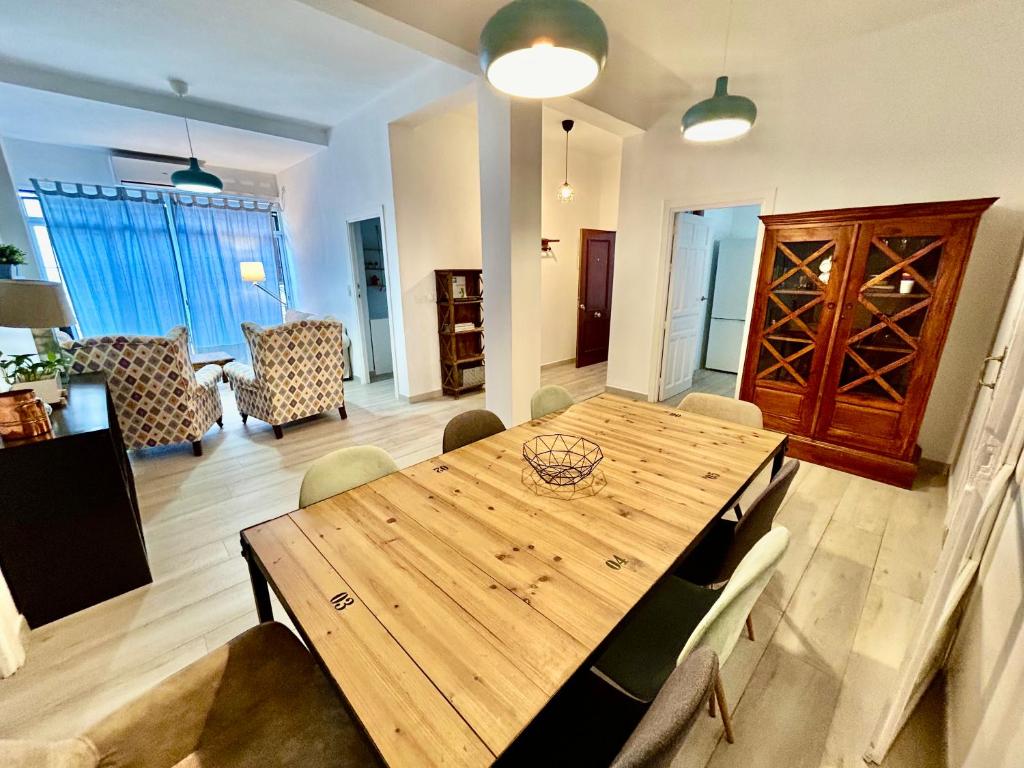 Posedenie v ubytovaní Acogedor apt 8pax 4Bdr 2Bth- CozyHomeSevilla2