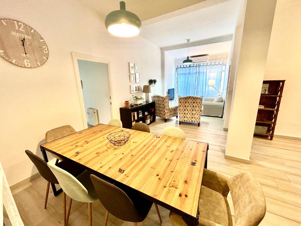 Posedenie v ubytovaní Acogedor apt 8pax 4Bdr 2Bth- CozyHomeSevilla2