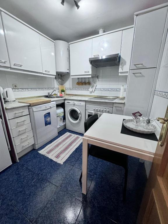 Kuchyň nebo kuchyňský kout v ubytování Precioso piso en Sol Madrid - 2 hab