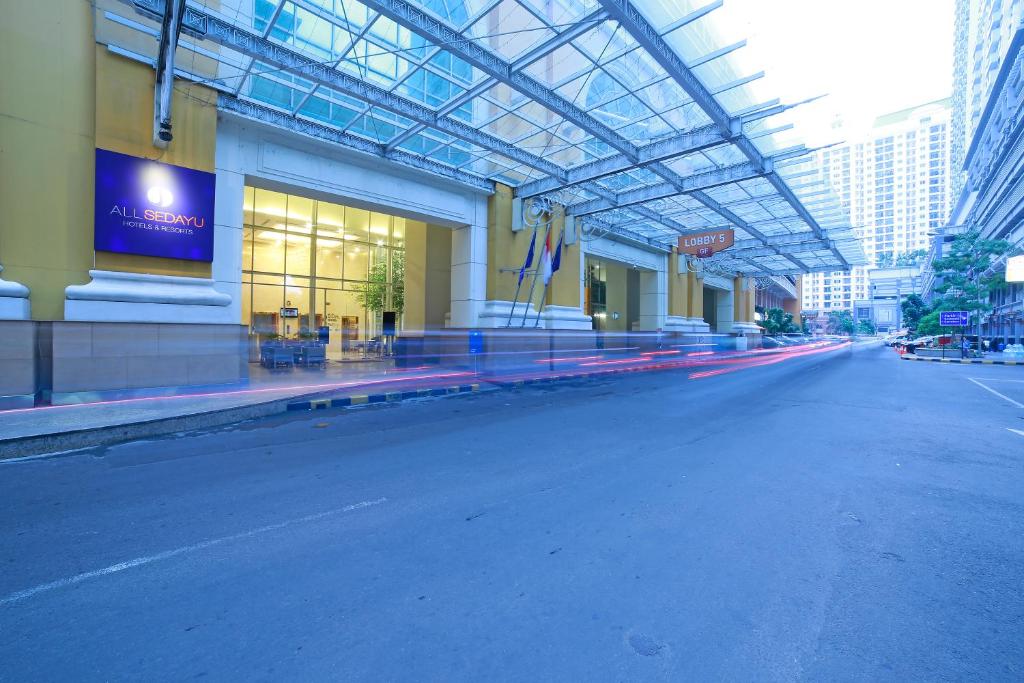an empty street in front of a building at All Sedayu Hotel Kelapa Gading in Jakarta