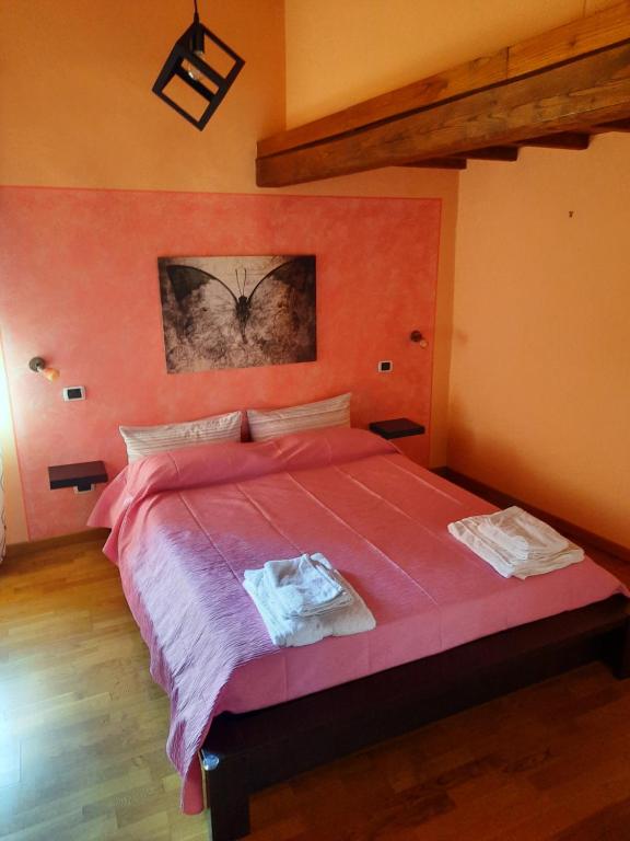 Postel nebo postele na pokoji v ubytování La Casa in Piazza- Pacelli dal 1775